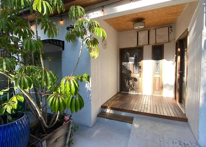 Hotel near College: Rumi (Adults Only)