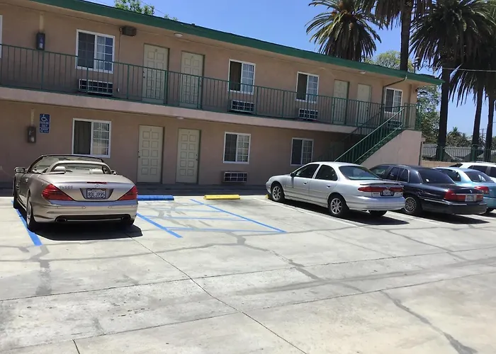 All Motels Pine Tree Inn
